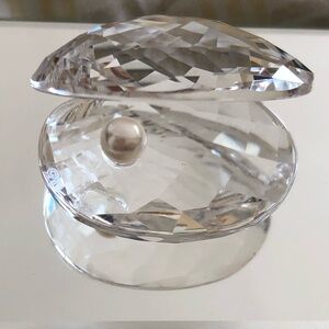 NWOT Swarovski Shell With Pearl